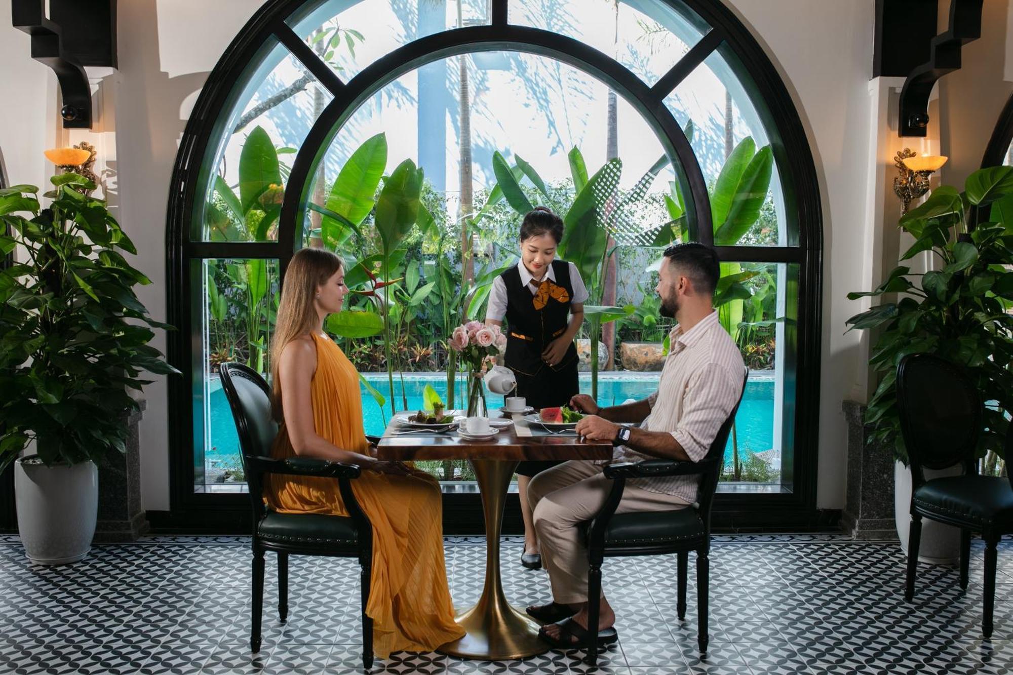 Grand Sunrise Palace Hoi An Hotel Buitenkant foto